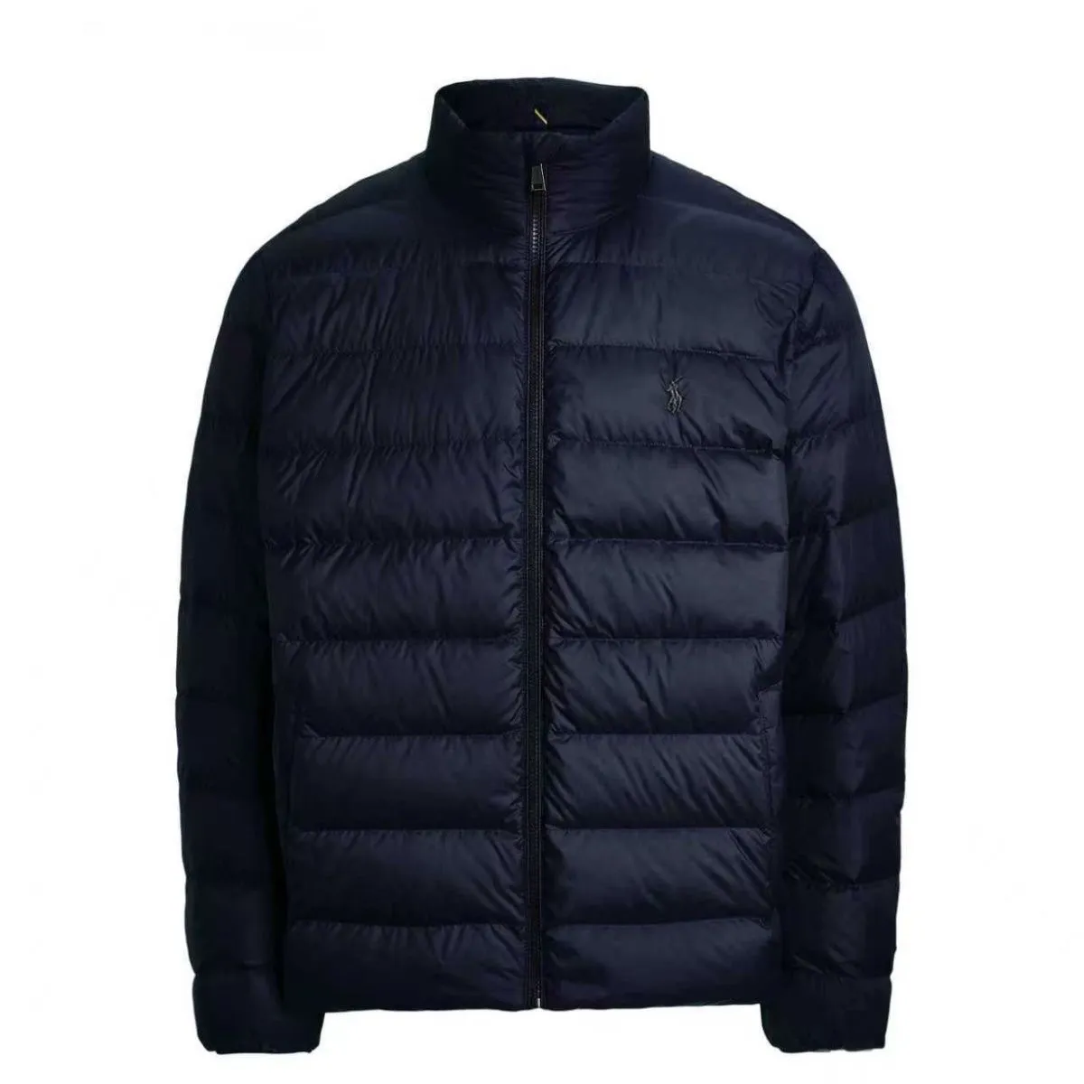 P306 💰 Polo Ralph Lauren 24ss Classic Stand Collar Spare Rib Bread Jacket Down Jacket Series. Solid color Ralph is going crazy this year. The new rib down jacket is a must-have for winter. It is made of nylon and nylon double double-layer sealing design will not cause any cotton leakage. The built-in drawstring buckle is adjustable and windproof and cold-proof. Ralph Lauren comes from the United States and has a strong American flavor. There are two brands under the name of Ralph Lauren: Poloby Ralph Lauren and Ralph Lauren has created a sales field of high-quality fashion in the world and continues the reputation of designer Ralph Lauren and the glorious image of the Ralph Lauren brand. 👍 Color: Black White Navy Size: M-L-XL-XXL Plane measurement unit CM, due to different measurement methods, there is an error of 2-3cm within the normal range Size Length Bust Sleeve length Shoulder width M 70 122 67 47.5 L 72 126 68 49 XL 74 130 69 50.5 2XL 76 134 70 52